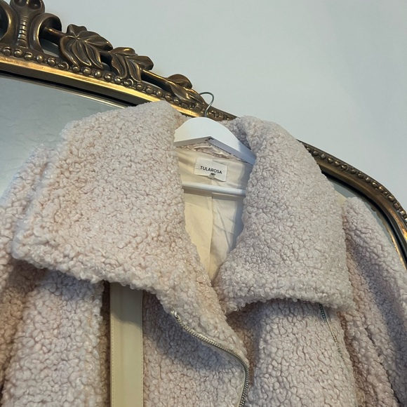 BRAND NEW with tags Bailey Moto Jacket in Tan Sand
Tularosa - Picture 3 of 7